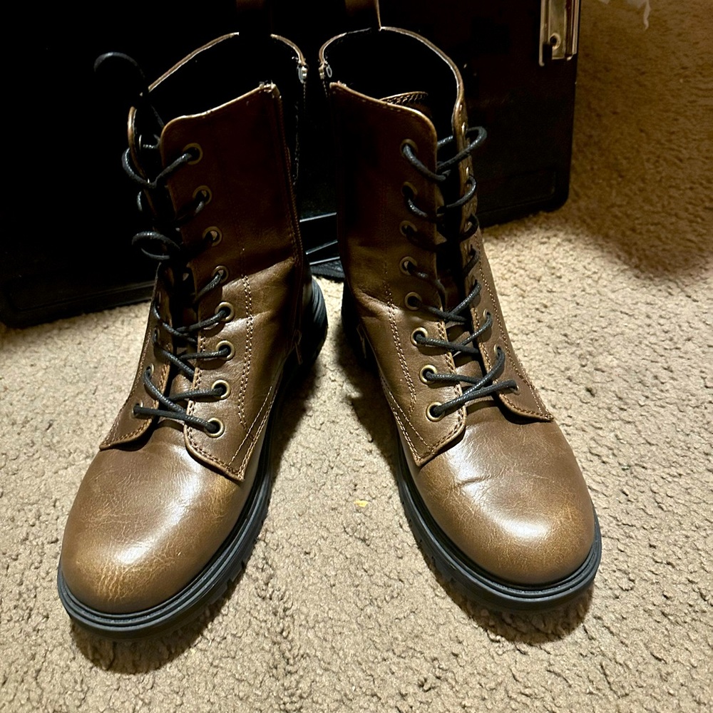I’am selling these because I have way too many boots.